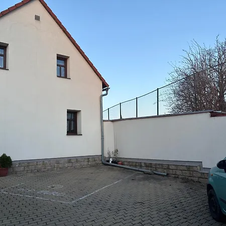 Moderni Podkrovni Garsonka S Parkovanim Zdarma Lejlighed Prag