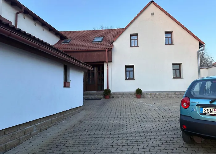Chvaly